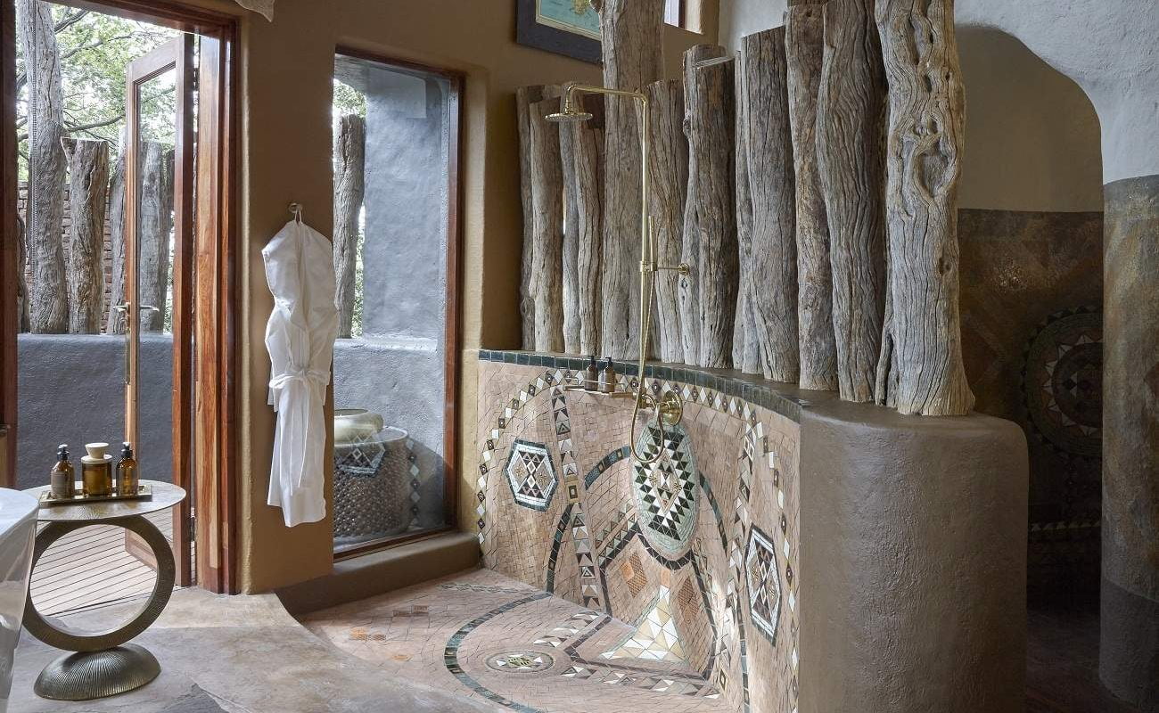 Badezimmer einer Suite in Singita Pamushana