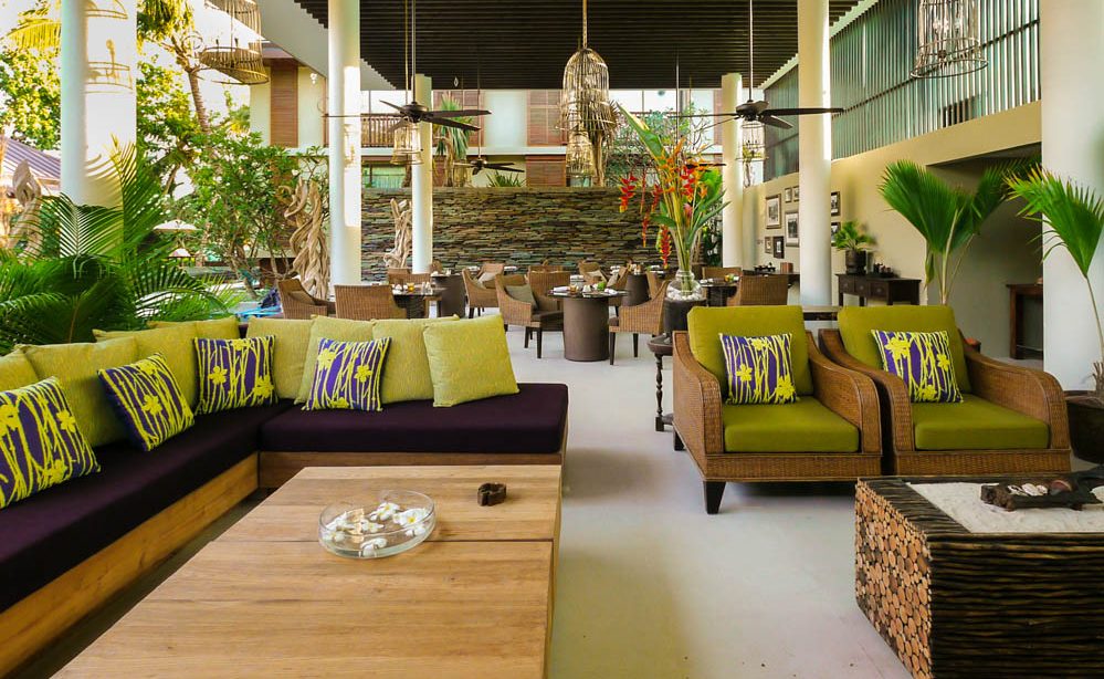 Lounge Bar in Dhevatara Beach