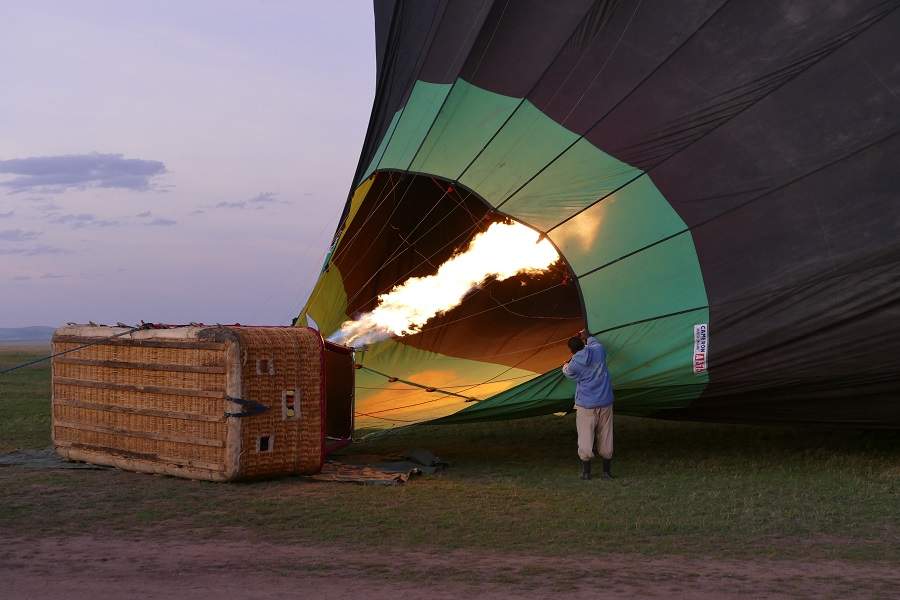 Aufheizen der Ballons in der Masai Mara
