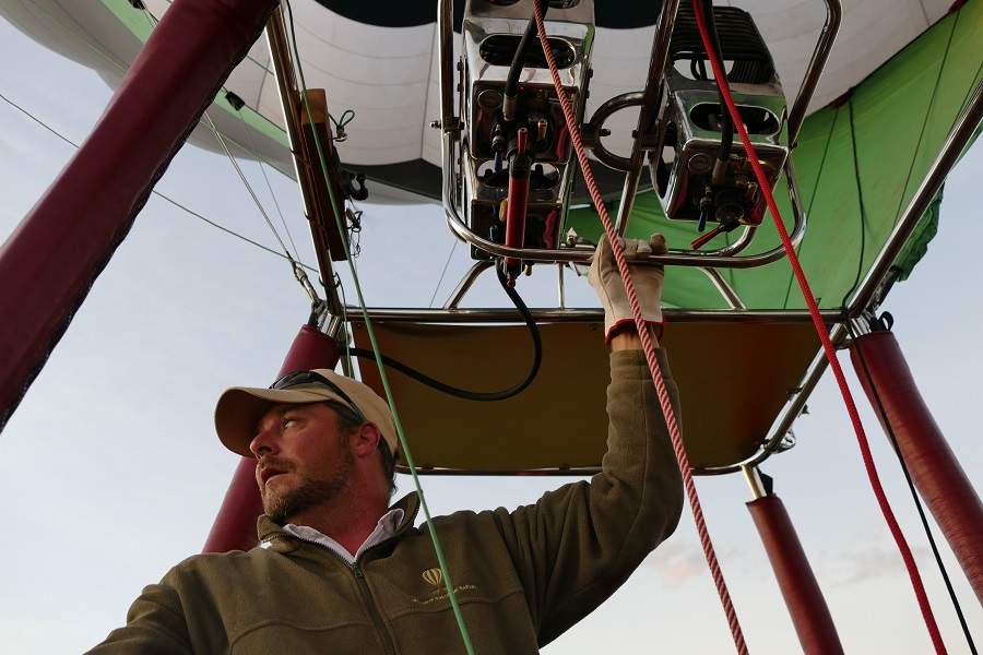 Pilot der Ballonfahrt in der Masai Mara