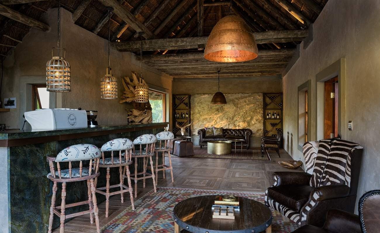 Bar der zeitgenössischen Luxuslodge