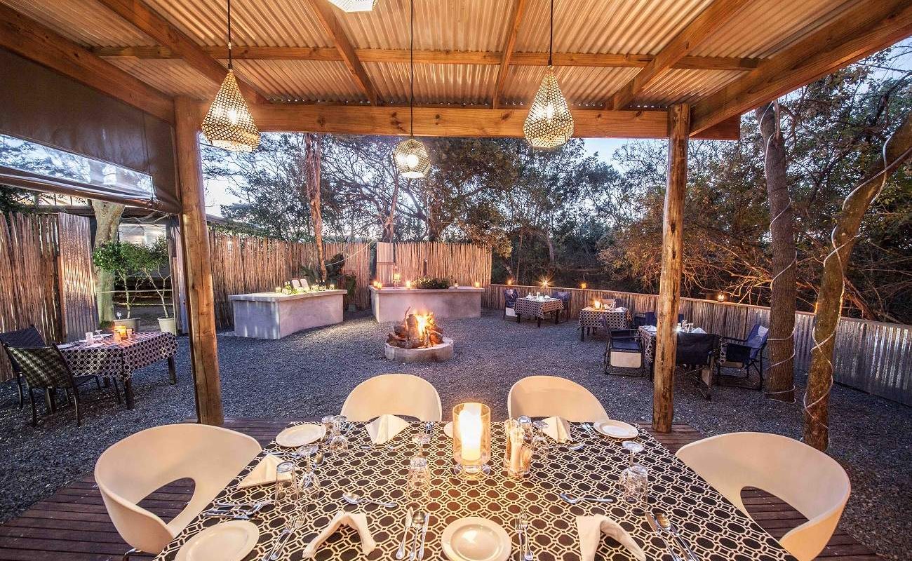 Boma der Makakatana Bay Lodge