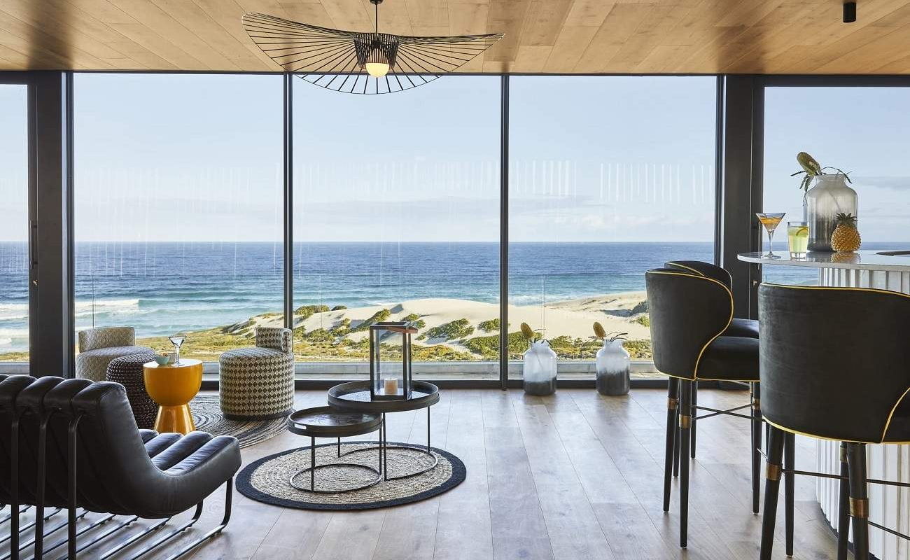 Bar und Lounge von Morukuru mit Meerblick