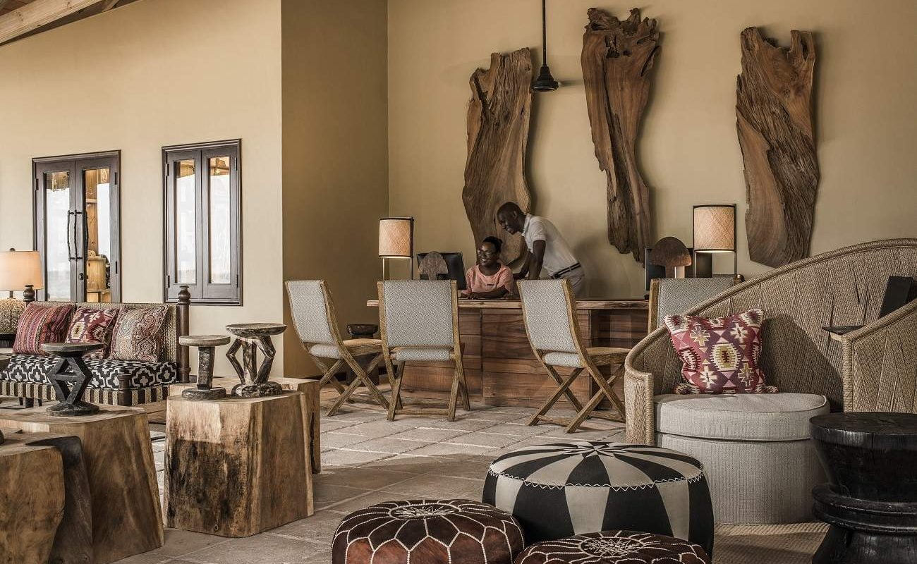 In der Lobby und Rezeption Rezeption Desroches, Four Seasons