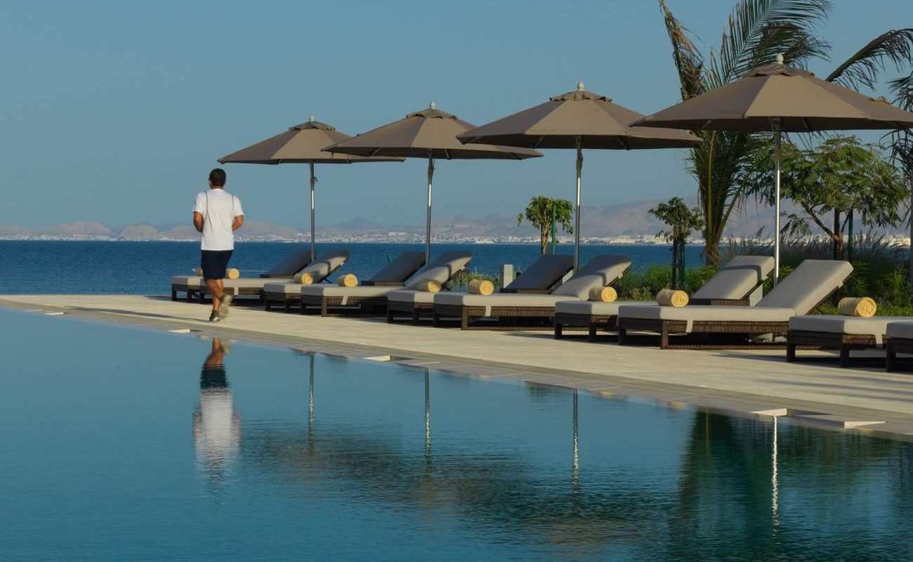 Infinity Pool Kempinski Blick auf Muskat