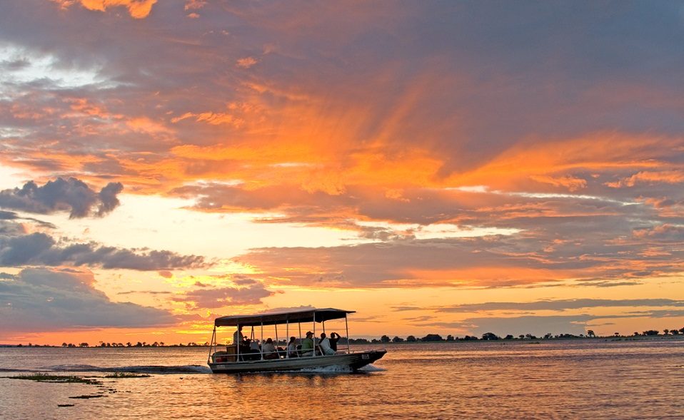 Sundowner auf dem Chobe River