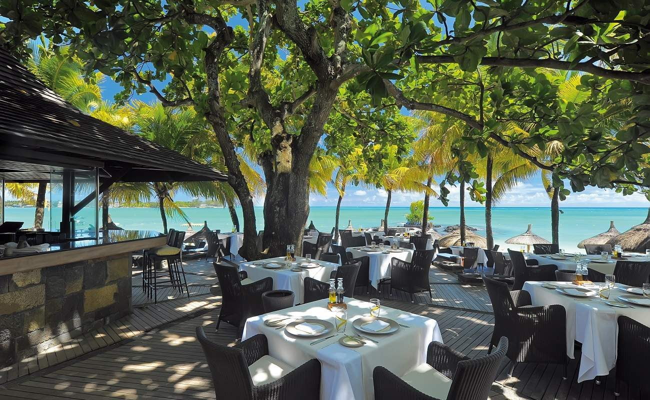 Lunch mit Blick auf den Indischen Ozean in der Le Bar Plage