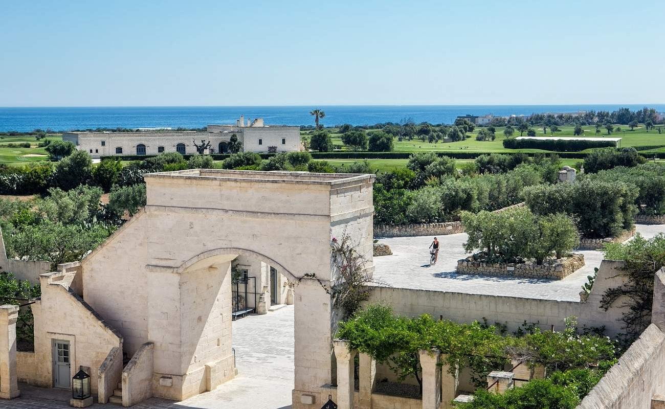 Blick von Borgo Egnazia auf den San Domenico Golfplatz