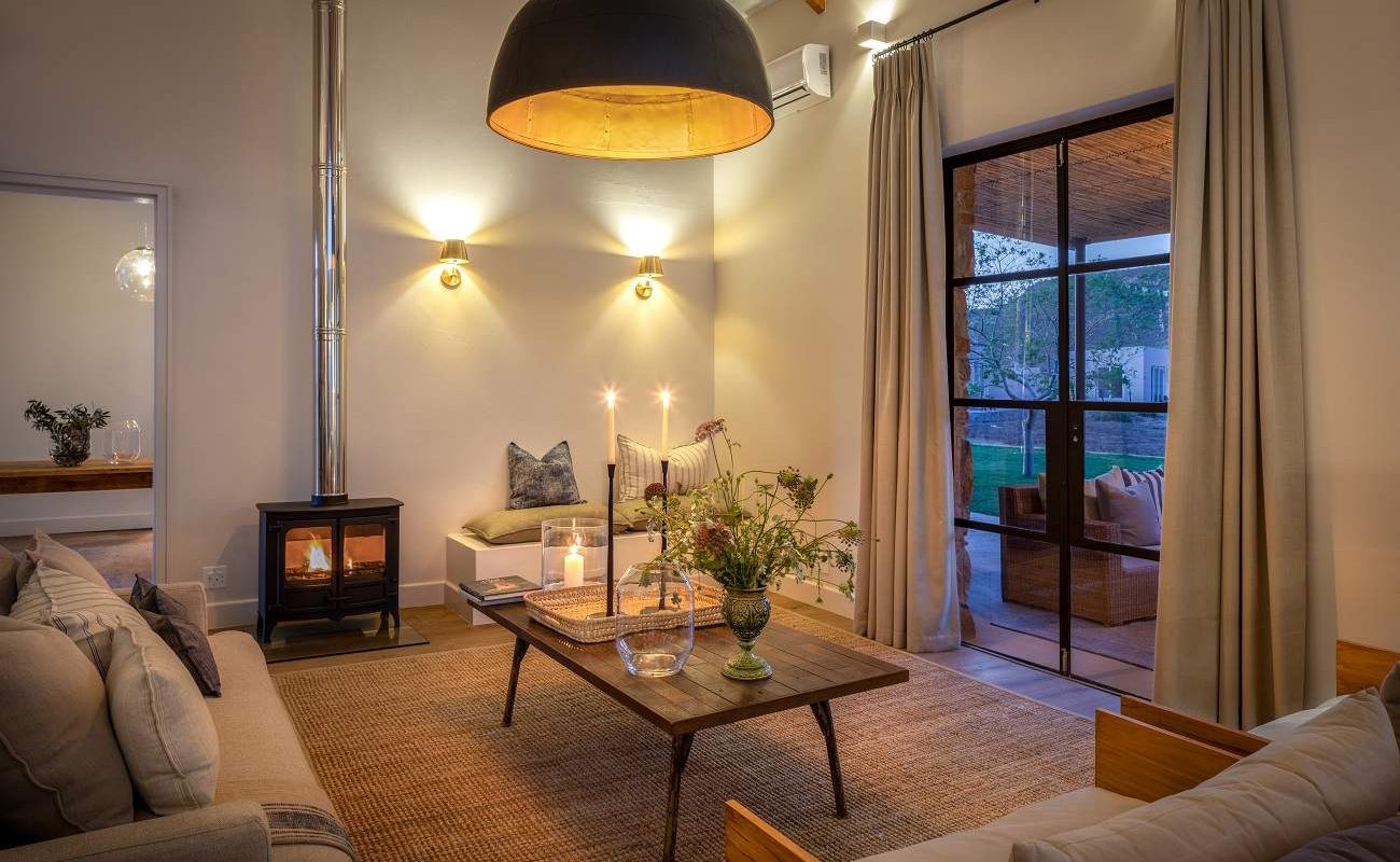 Kamin in der Lounge der Cederberg Ridge Lodge