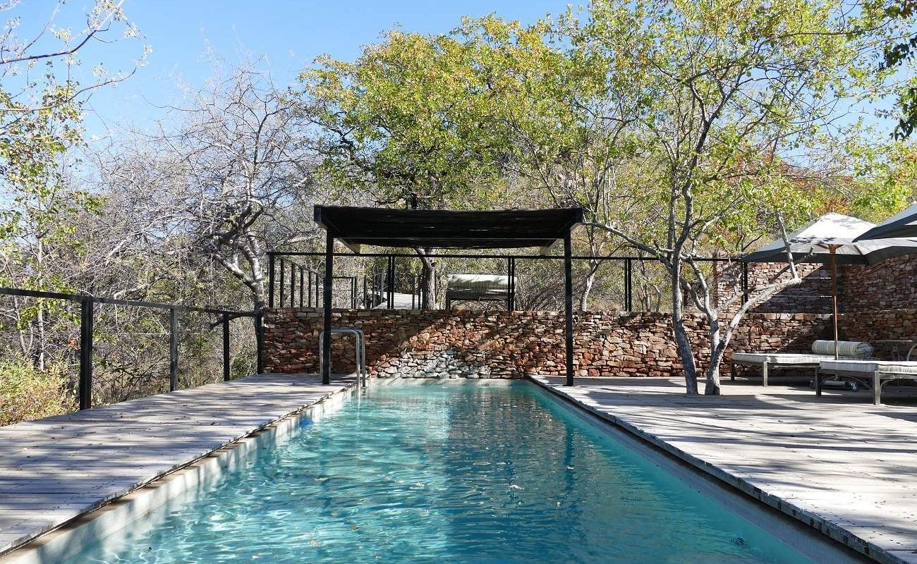 Pool von The Outpost