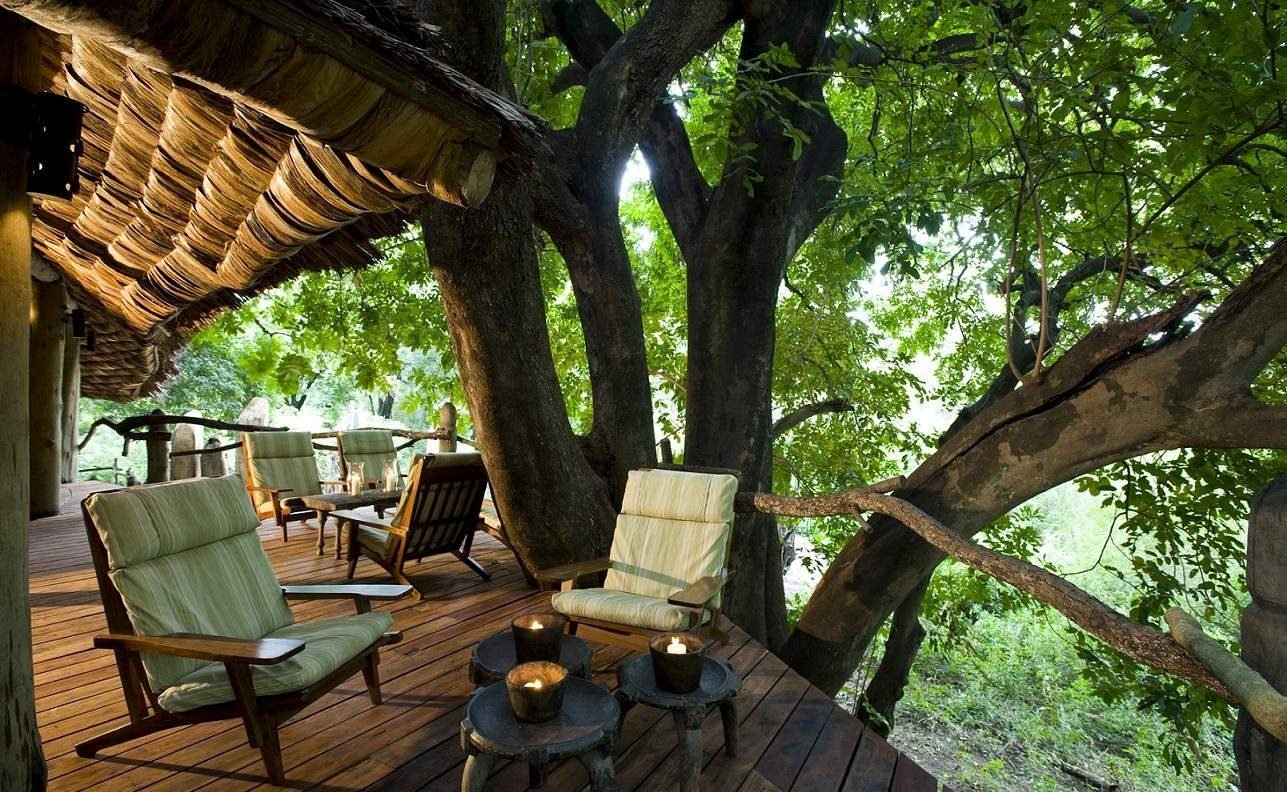 Veranda der exklusiven Safari Lodge im Lake Manyara