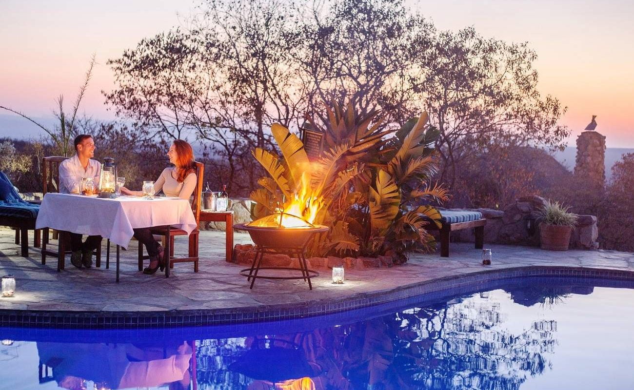 Dinner am Pool von Ant's Nest