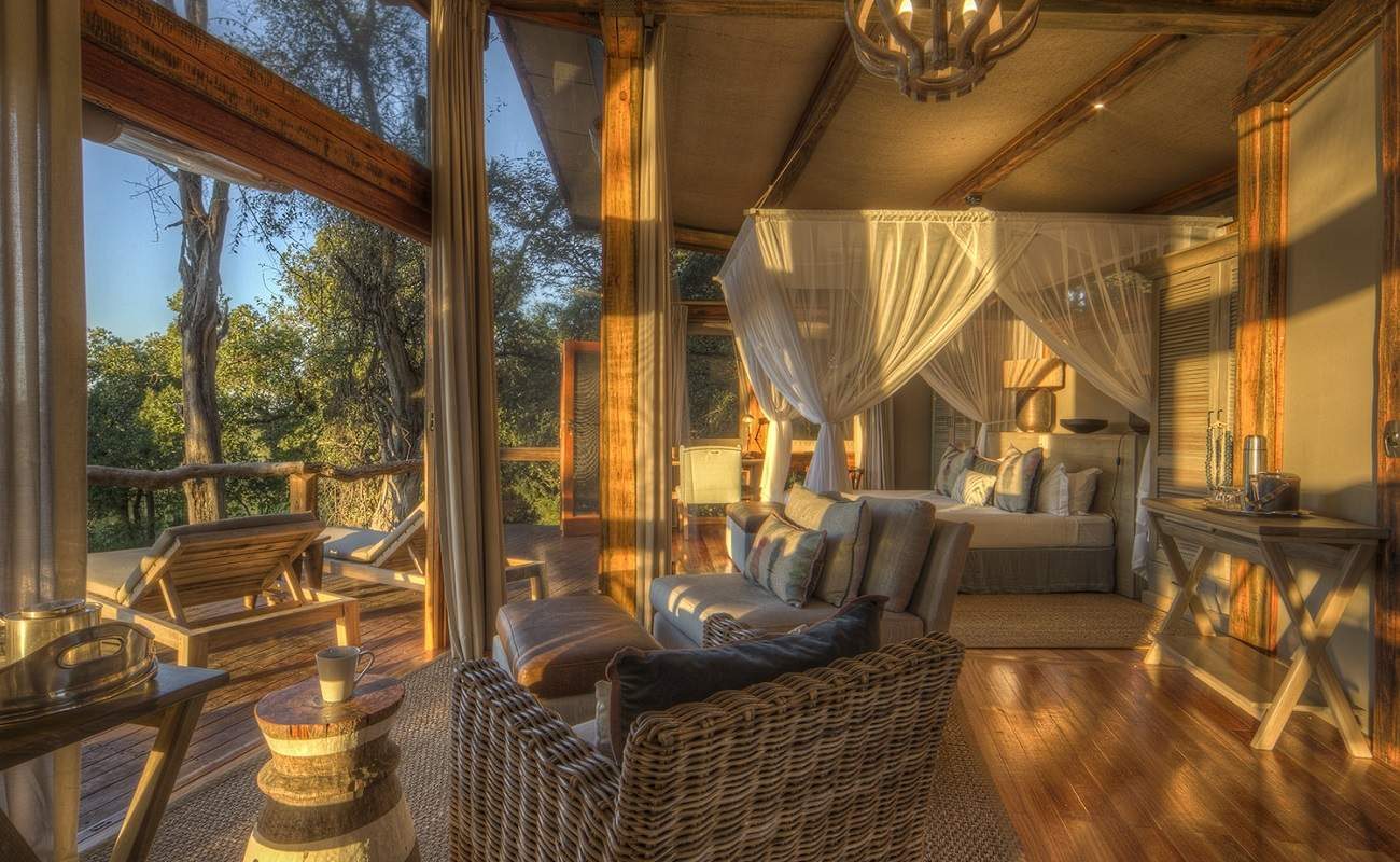 In der Suite des Luxuscamps im Okavango Delta
