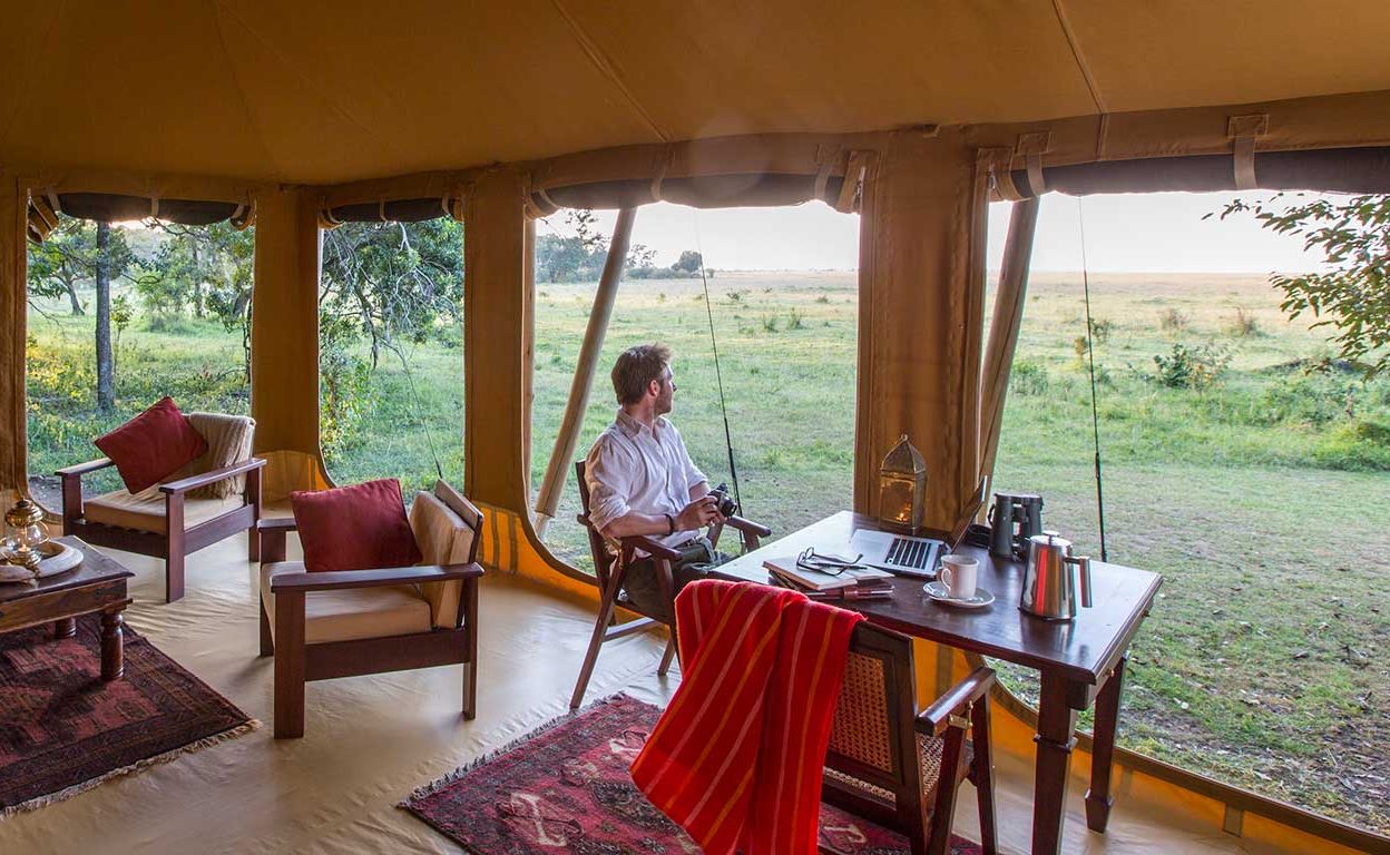 Im Gemeinschaftszelt des Luxuscamps von Elewana