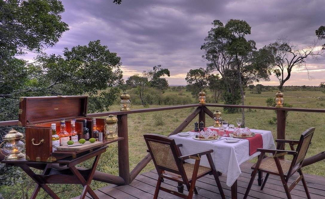 Privates Dinner auf der Veranda des Elephant Pepper Camps