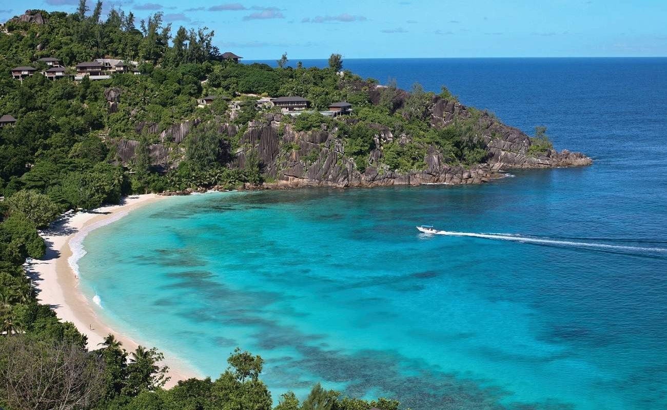 Bucht der Petite Anse des Four Seasons