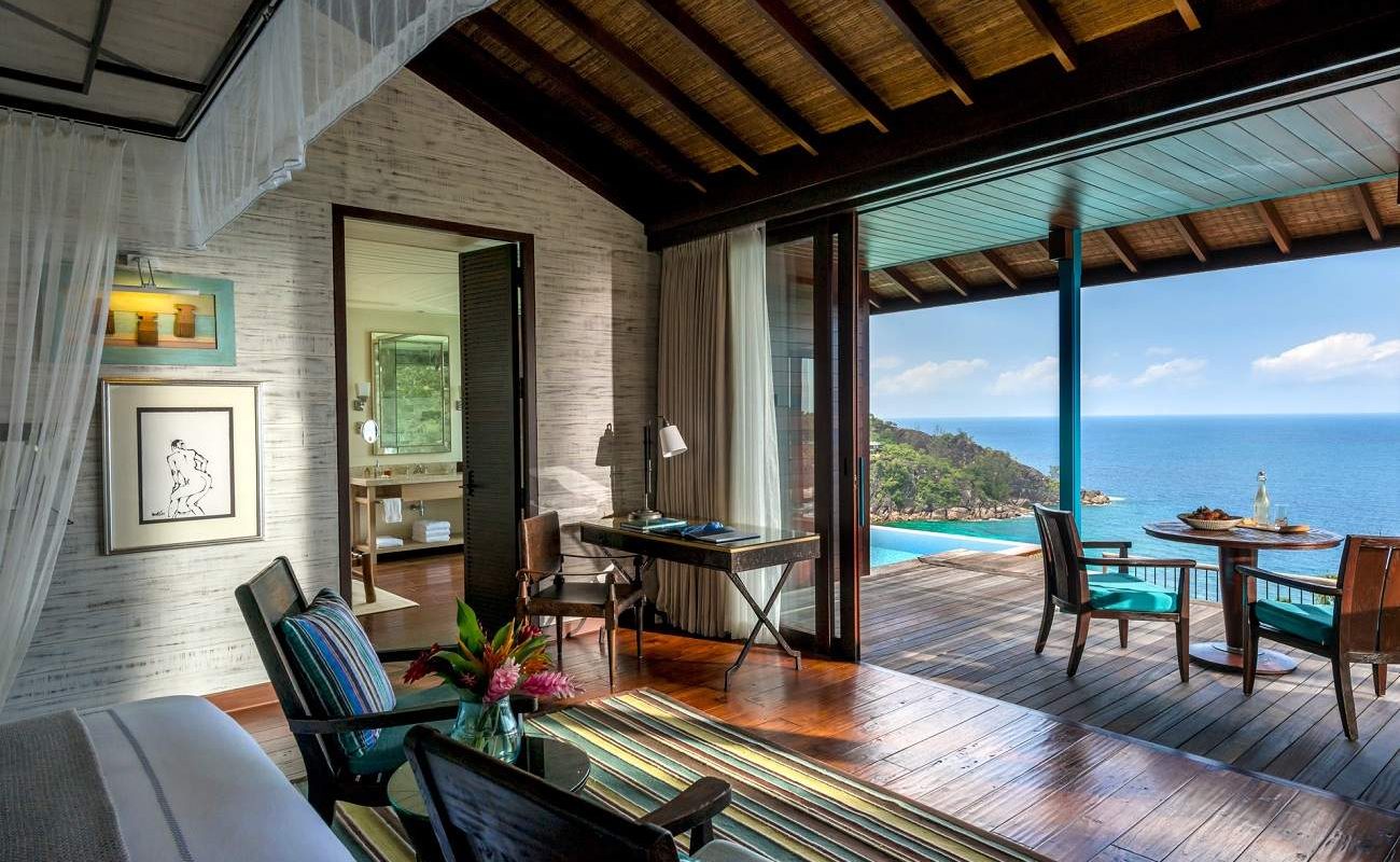 Herrliche Blicke auf den Indischen Ozean der Seychellen von einer Villa