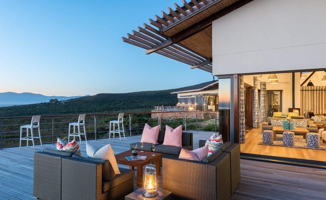 Pool und Deck der Forest Lodge, Grootbos