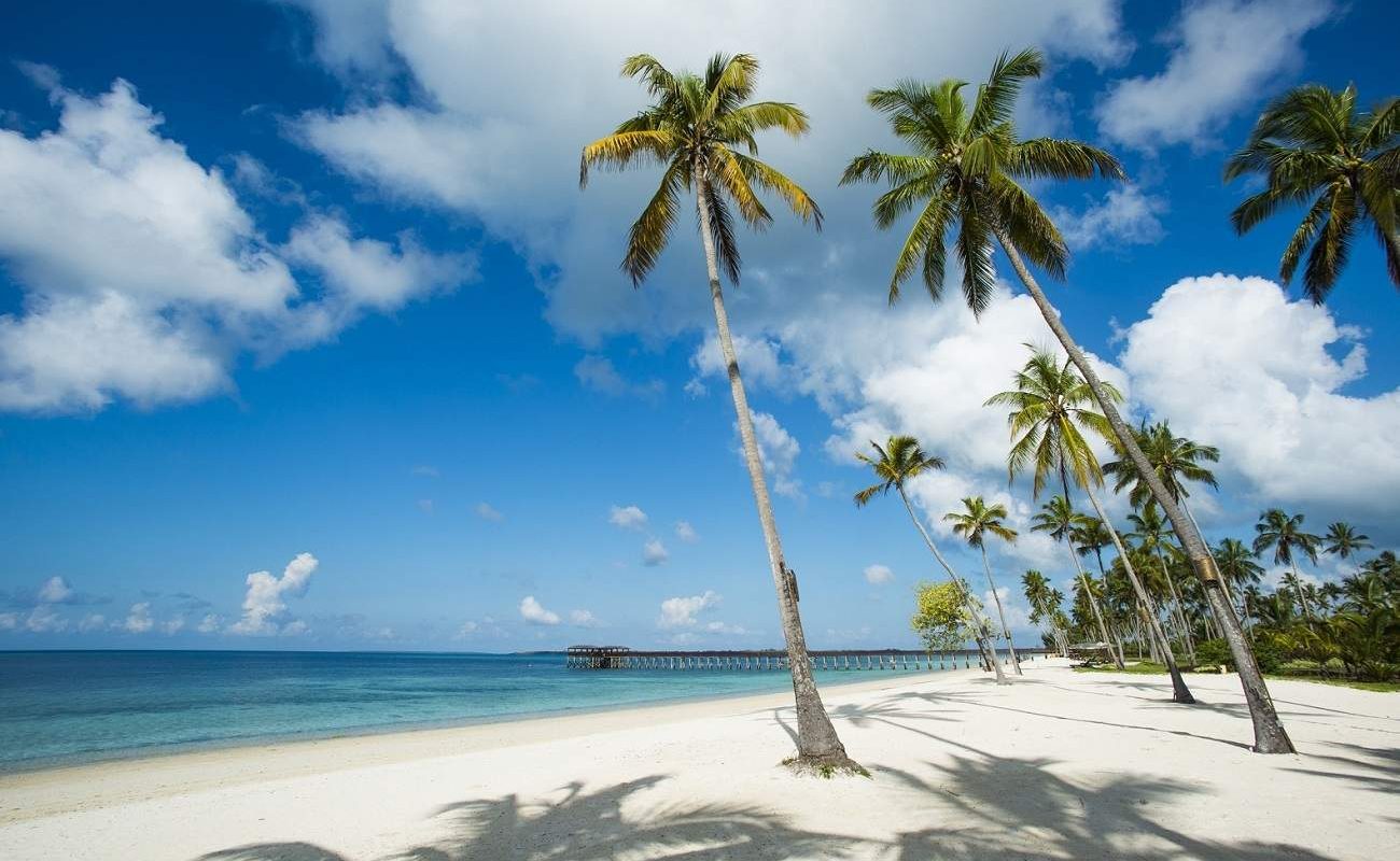 Genießen Sie den weißen Puderzuckerstrand auf der Gewüzerinsel im The Residence Zanzibar mit Genuss Touren