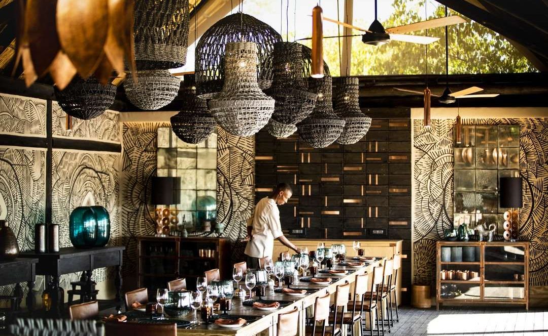 Speiseraum des Luxuscamps in Botswana
