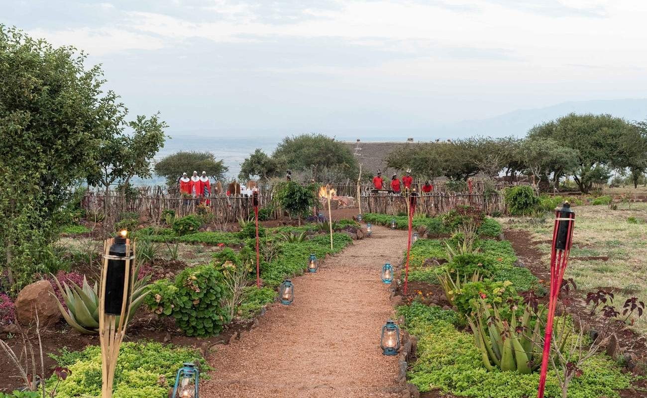 Garten und Boma der Kilimamoja Lodge
