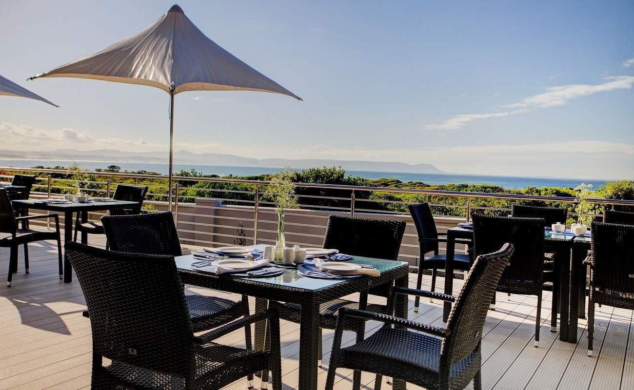 Veranda der Guest Lodge in Hermanus mit Blick auf den Atlantik
