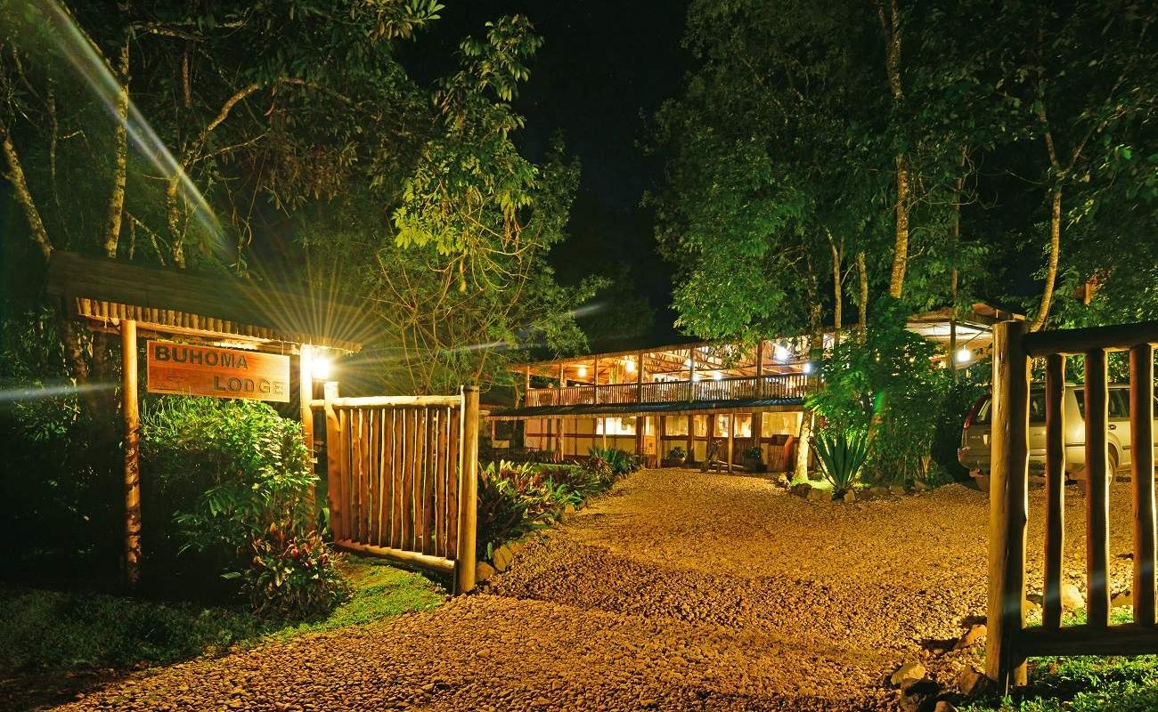 Eingang zur Buhoma Lodge