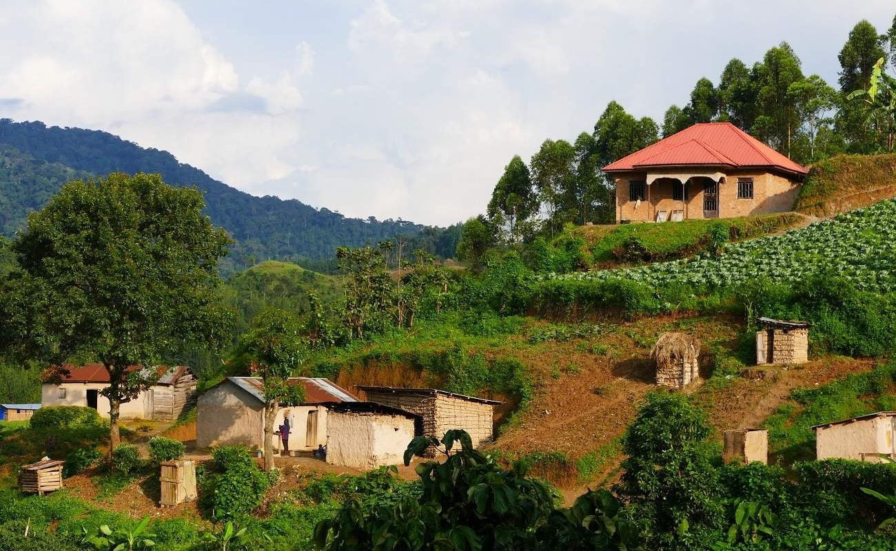 Dorf am Rand des Bwindi