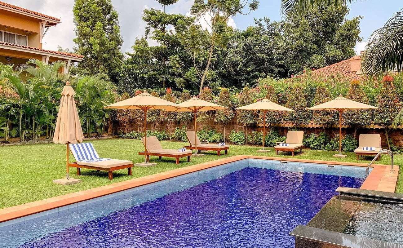 Pool des No. 5 Hotels in Entebbe
