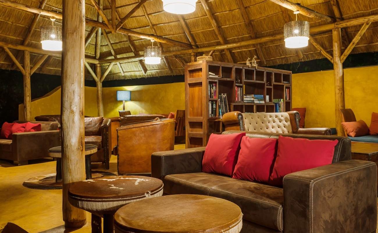 Lounge der Primate Lodge am Kibale