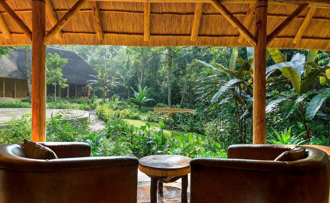 Der üppige Garten der Primate Lodge