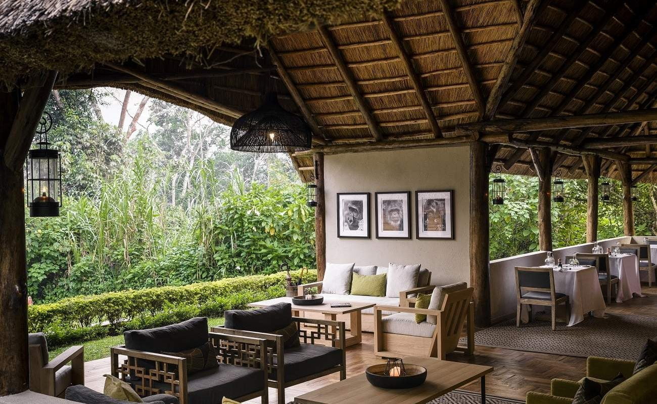 Lounge und Restaurant des Sanctuary Gorilla Forest Camps