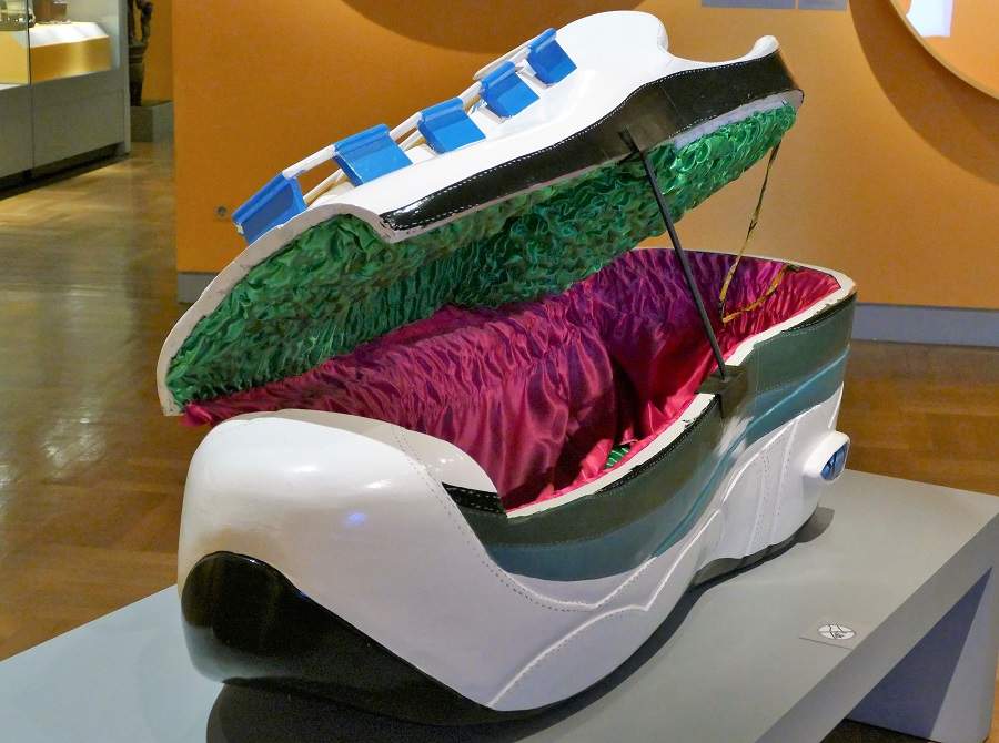 Nike Turnschuh Sarg Museum Fünf Kontinente