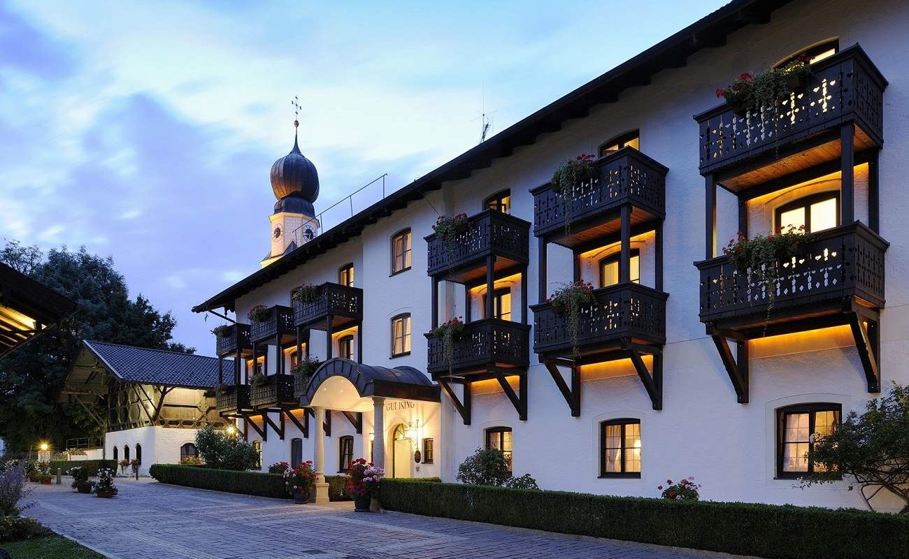 Der Eingang zu Gut Ising Chiemsee