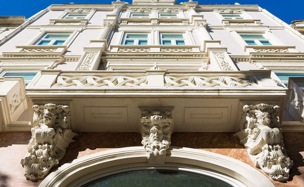 Die opulente Fassade des Valverde Hotels