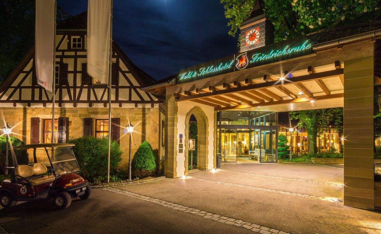 Eingang des Wald- und Schlosshotel Friedrichsruhe