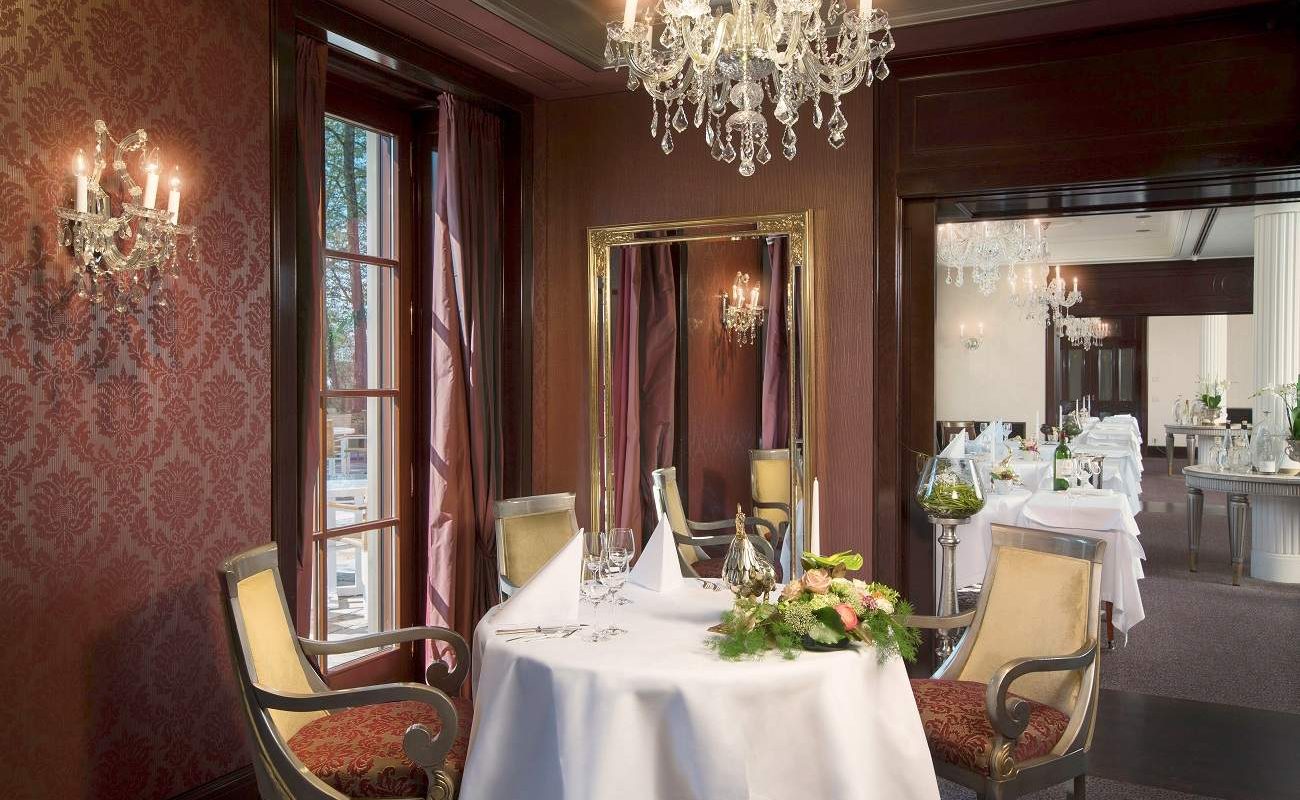 Gourmetrestaurant Le Cerf im Wald- und Schlosshotel Friedrichsruhe