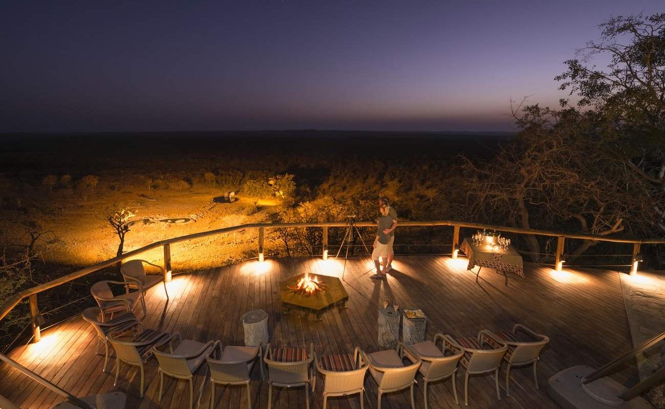 Das Wasserloch der Ongava Lodge