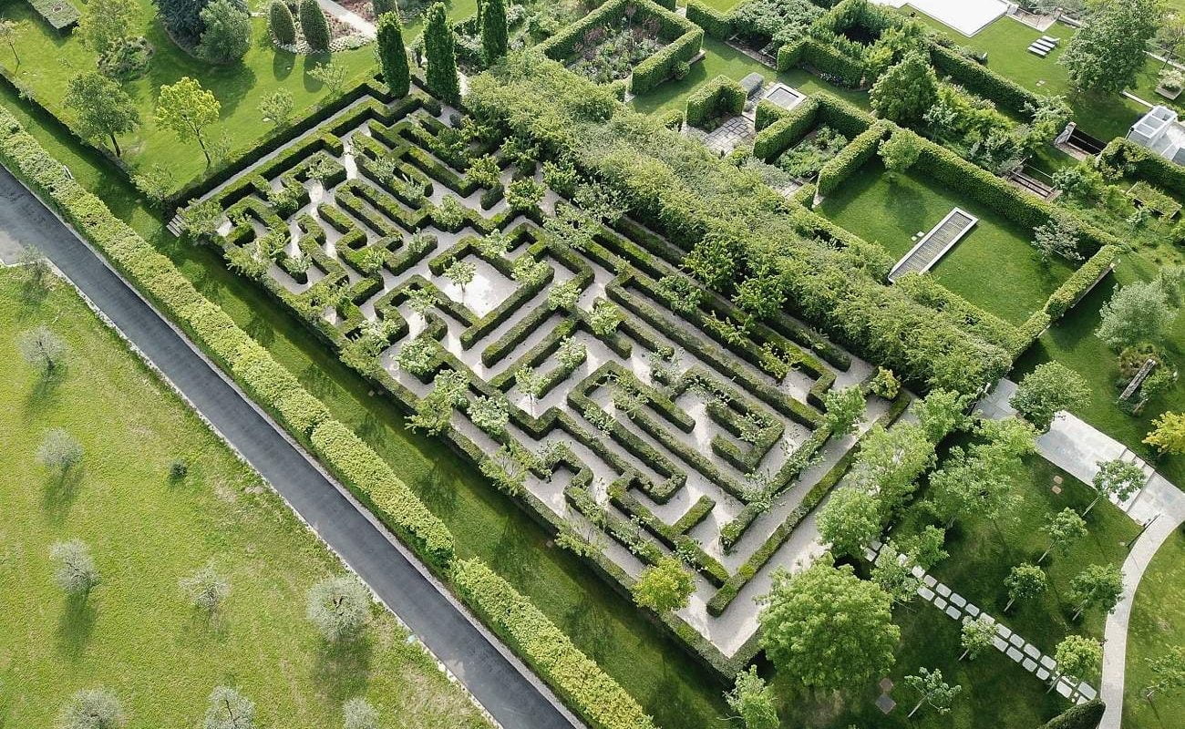 Labyrinth im Park des Palazzo di Varignana