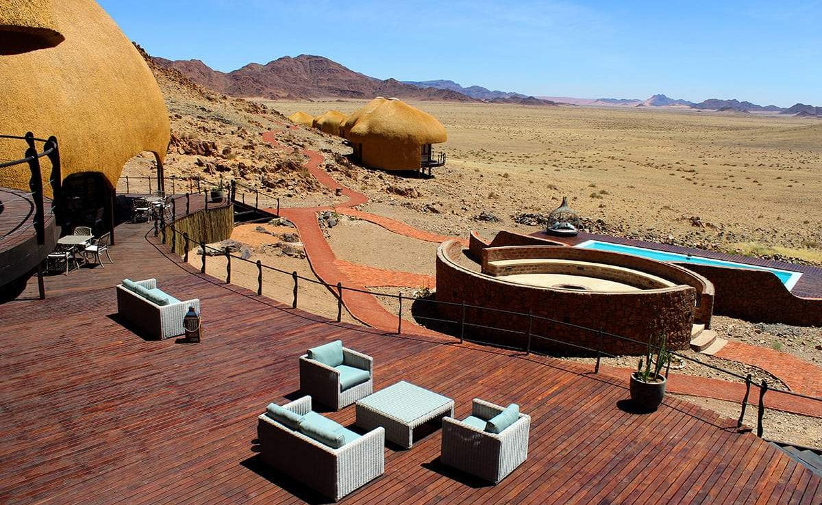Veranda des Haupthauses der Luxuslodge in der Namib