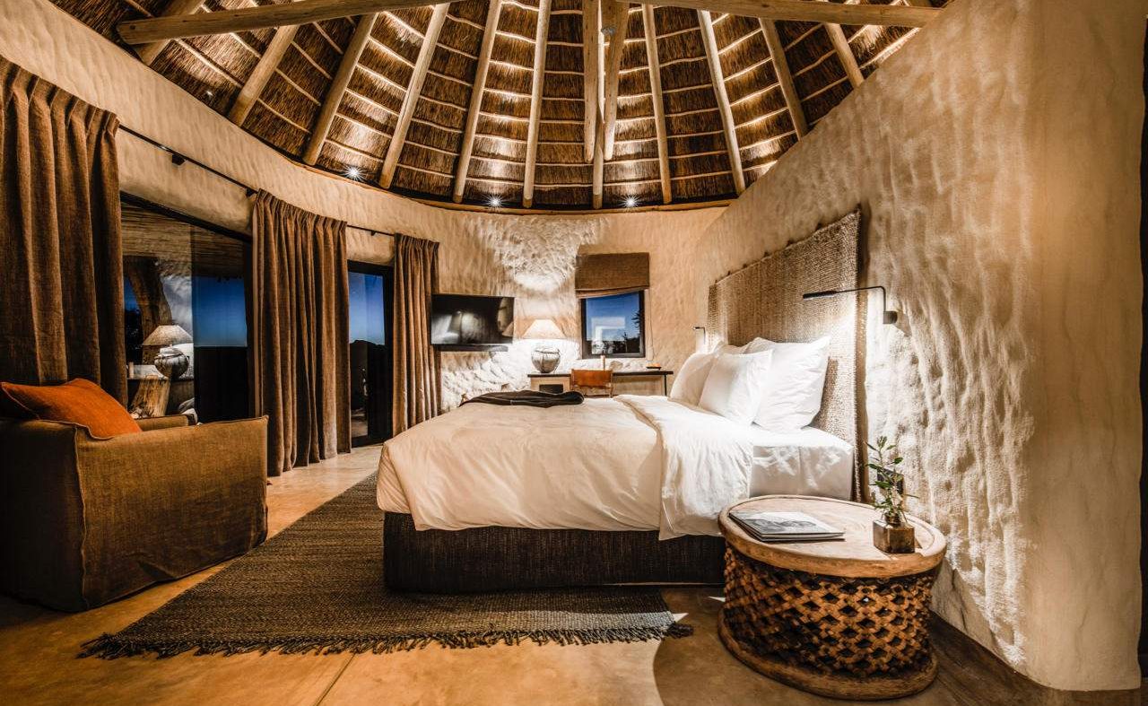 Schlafzimmer einer Hütte in Omaanda