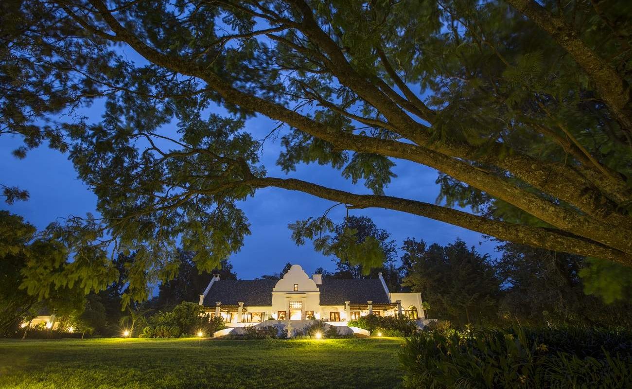 The Manor at Ngorongoro bei Nacht
