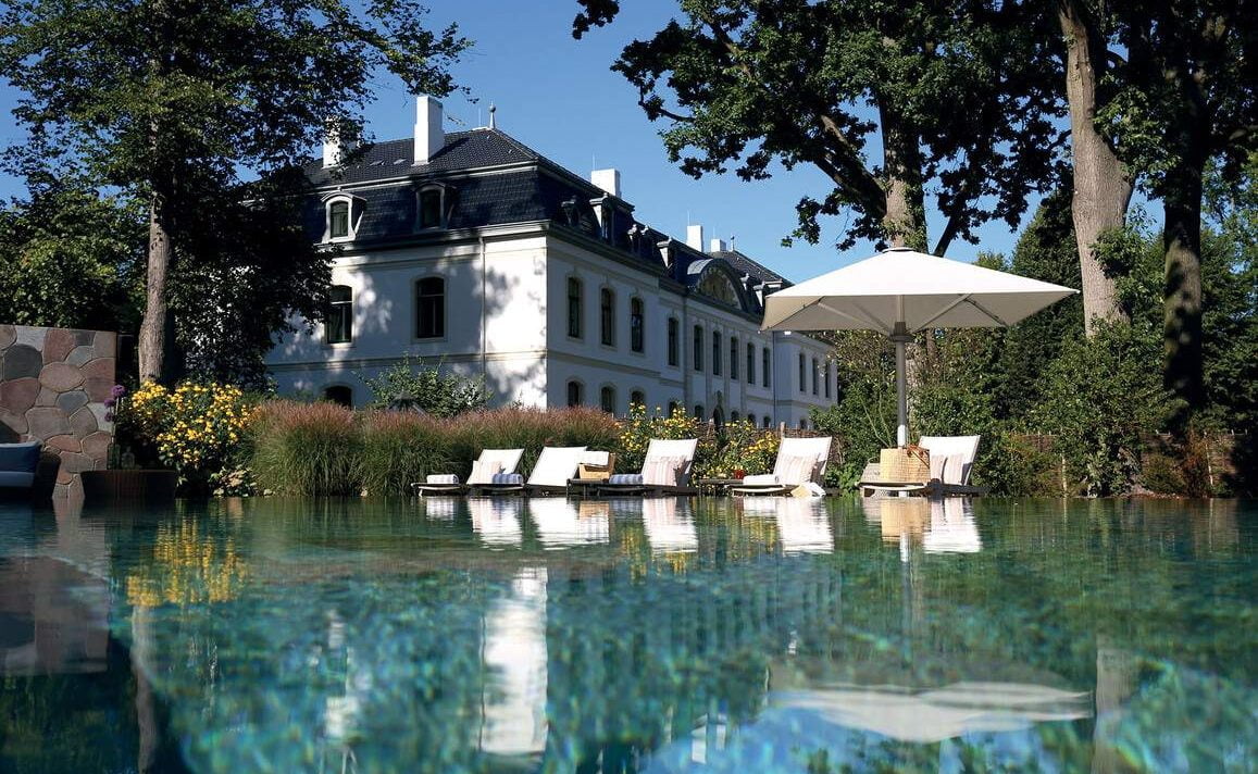 Pool des Luxushotels in Schleswig-Holstein