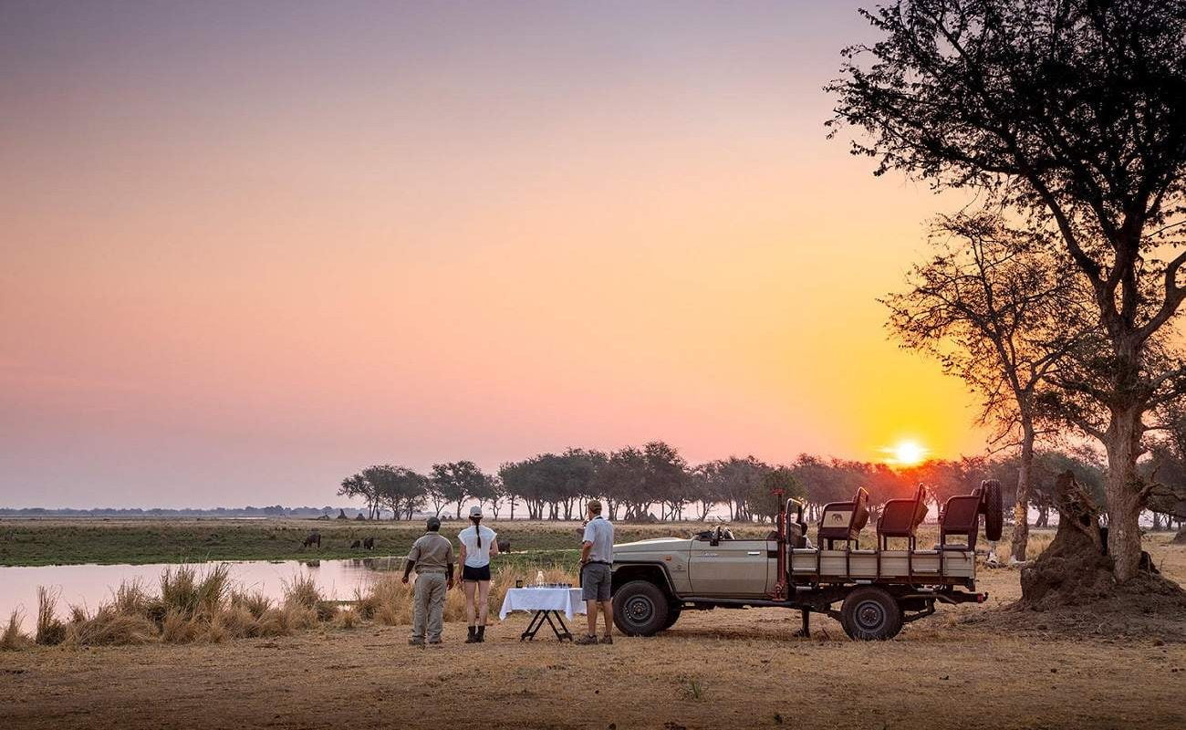 Sundowner im Lower Zambezi, Sambia
