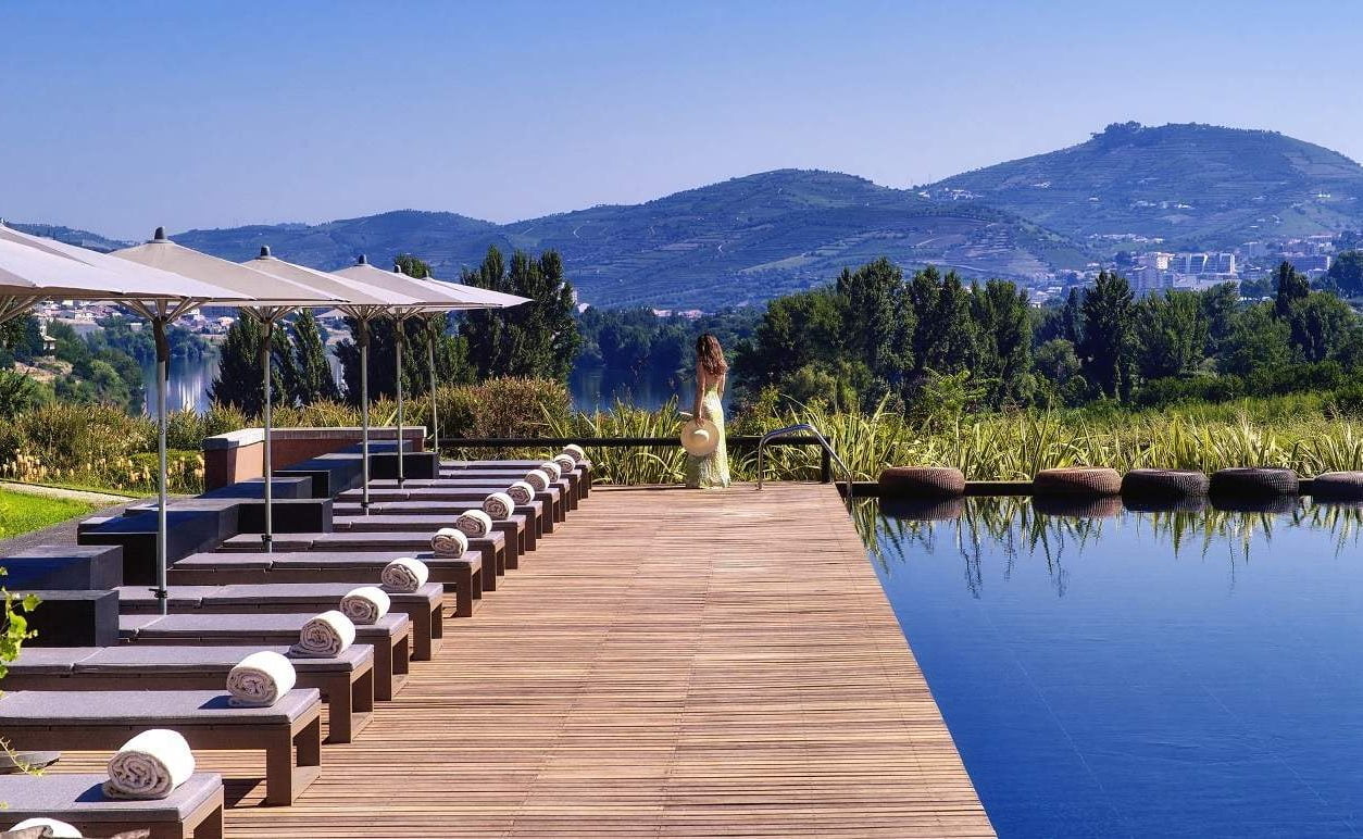 Pool mit Flussblick auf den Douro im Luxushotel