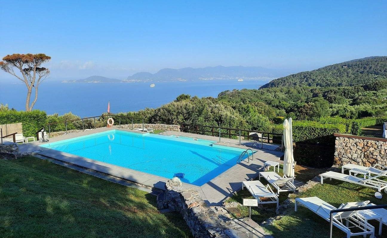 Blick vom Golfo dei Poeti auf La Spezia