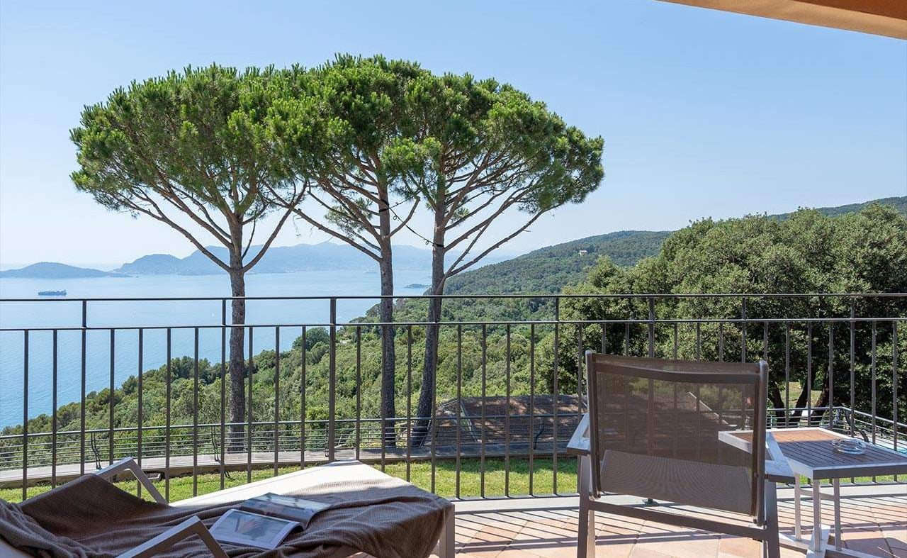 Ausblick vom Balkon eines Prestige Zimmers im Golfo dei Poeti