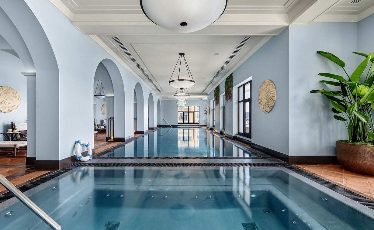 Innenpool im Regent Porto Montenegro