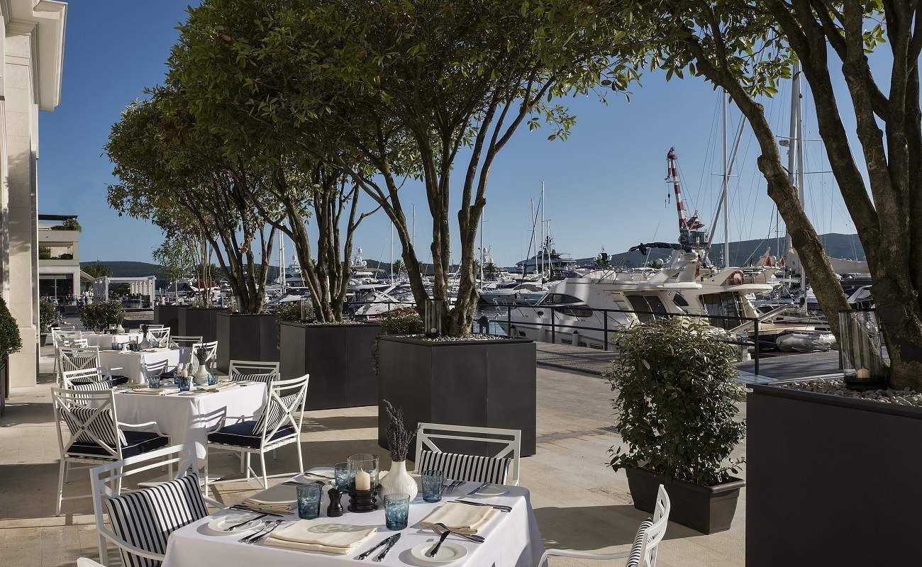 Terrasse Murano Restaurant mit Blick auf den Yachthafen