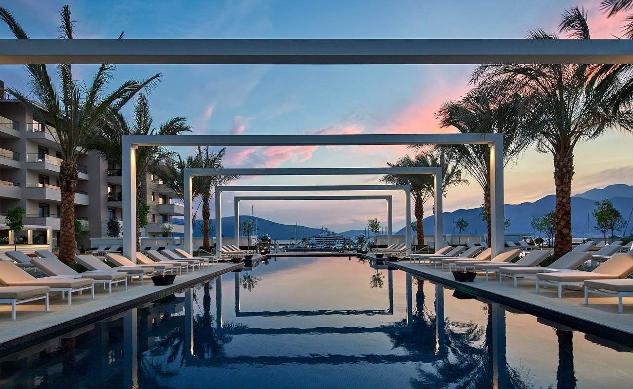 Sonnenuntergang Infinity Pool Regent Porto Montenegro